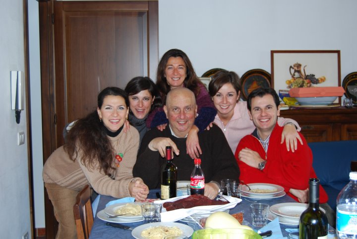 Pietro Lanzara coi primi 5 figli, Vivi, Lucina, Valentina, Andrea e Luisa a Galdo degli Alburni