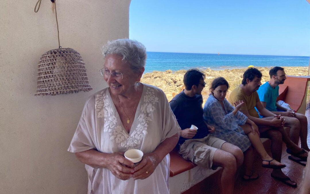 Auguri a Teresa, donna, moglie, madre, sorella, zia, nonna!