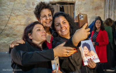 Lacrime ed emozioni per la Masterclass di presentazione del libro SING di Mary Setrakian a Palermo. Scopri com’è andata